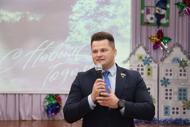Поздравление с наступающим Новым годом от члена Совета Республики, первого секретаря ЦК ОО "БРСМ" А.С.Лукьянова