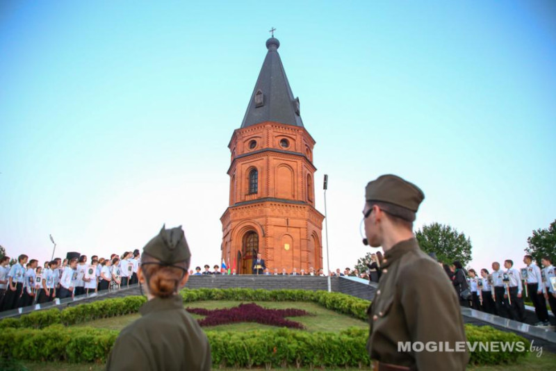 Областная патриотическая акция «Звон скорби» прошла на мемориальном комплексе «Буйничское поле» Областная патриотическая акция «Звон скорби» прошла на мемориальном комплексе «Буйничское поле»