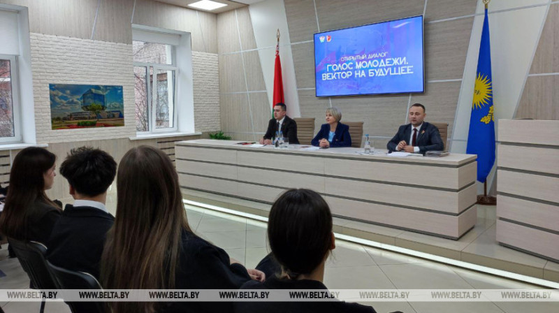 Делегаты ВНС запустили живые обсуждения с молодежью