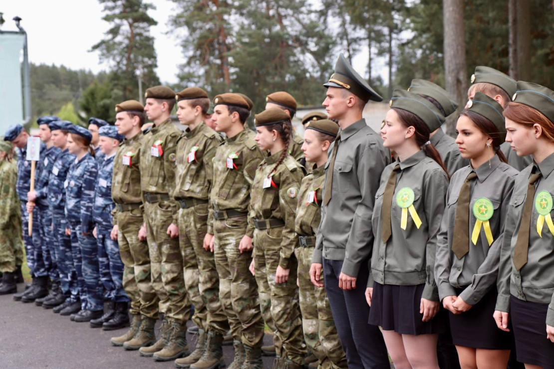 "Командный дух на высоте". Под Гродно за право быть лучшими в игре "Орленок" сражаются 19 команд