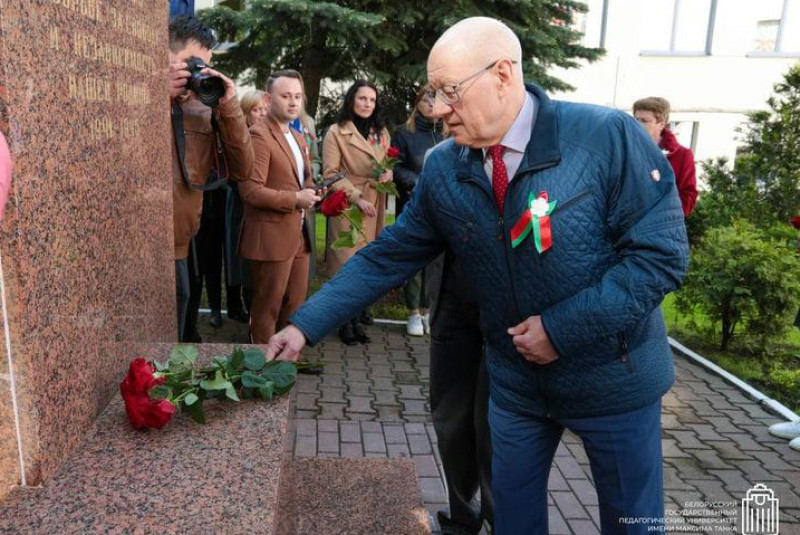 В БГПУ возложили цветы к памятнику студентам и преподавателям, погибшим в годы Великой Отечественной войны В БГПУ возложили цветы к памятнику студентам и преподавателям, погибшим в годы Великой Отечественной войны