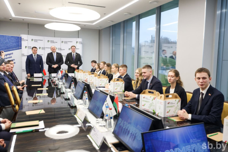 В Беларуси создан первый финансовый студенческий отряд — он будет работать в Банке развития
