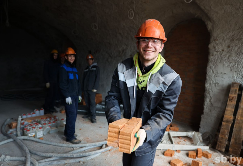 Как БРСМ помогает студентам и школьникам зарабатывать на каникулах