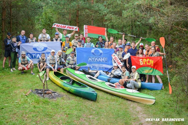 Будь здоров! Первичные организации общественных объединений филиала ЗАО «Атлант» - Барановичского станкостроительного завода приняли участие в сплаве на байдарках.
