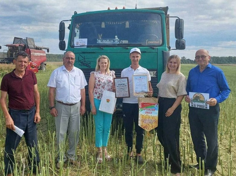 БРСМ продолжает конкурс "Молодежь за урожай!" БРСМ продолжает конкурс "Молодежь за урожай!"
